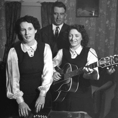 The Carter Family Download Printable PDF Score Easily Download The Carter Family Printable PDF piano music notes, guitar tabs for Piano, Vocal & Guitar (Right-Hand Melody). Transpose or transcribe this score in no time - Learn how to play song progression.