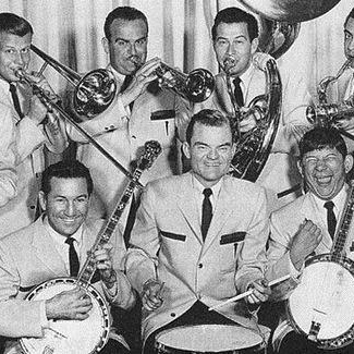 Spike Jones and his City Slickers Download Printable PDF Score Easily Download Spike Jones and his City Slickers Printable PDF piano music notes, guitar tabs for Piano, Vocal & Guitar (Right-Hand Melody). Transpose or transcribe this score in no time - Learn how to play song progression.